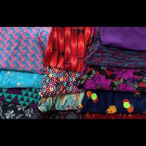 12 pair of leggings. Selling as 1 lot of 12.